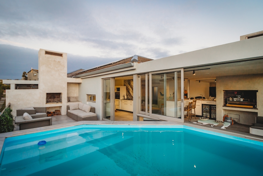 4 Bedroom Property for Sale in Herolds Bay Western Cape